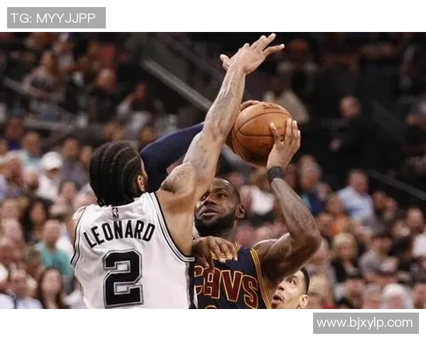 马刺与骑士常规赛精彩对决回顾球员表现与战术分析全景呈现